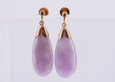 Lot 104 - A pair of 9ct gold purple jadeite drop earrings