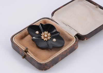 Lot 110 - An Victorian onyx & seed pearl mourning brooch