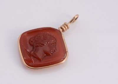 Lot 113 - A glass after Aphrodite antique pendant