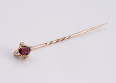 Lot 114 - A garnet & diamond stick pin