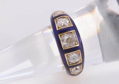 Lot 126 - An art deco diamond & enamel five stone ring