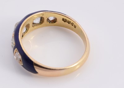Lot 126 - An art deco diamond & enamel five stone ring