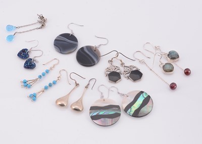 Lot 137 - A collection of silver & white metal drop earrings