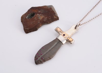 Lot 143 - A Lisa E Moss silver & slate dagger necklace