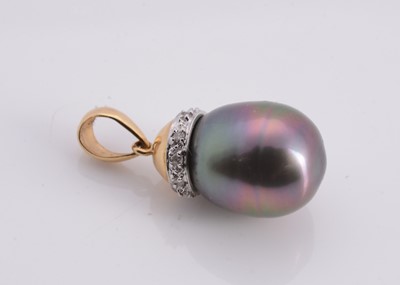 Lot 163 - A 18k gold Tahitian pearl drop pendant