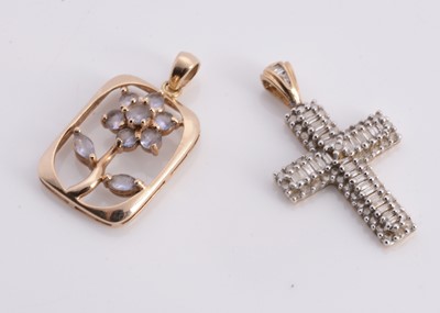 Lot 164 - A 9ct gold diamond set cross pendant