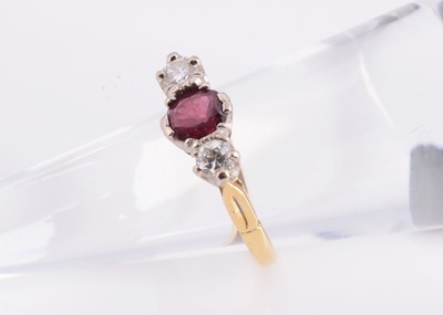 Lot 165 - A 18 ct gold three stone diamond & garnet dress ring