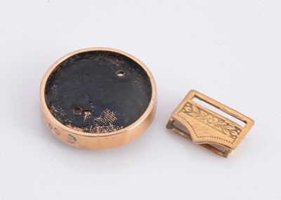 Lot 175 - Two yellow metal items
