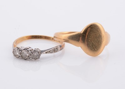 Lot 184 - A 18ct gold & platinum three stone diamond dress ring & broken signet ring