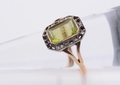 Lot 186 - An art deco yellow & white metal dress ring