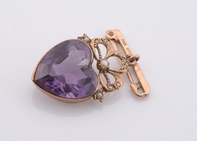 Lot 190 - An art nouveau 9ct gold amethyst heart brooch