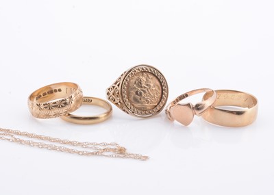 Lot 193 - A collection of five 9ct gold rings