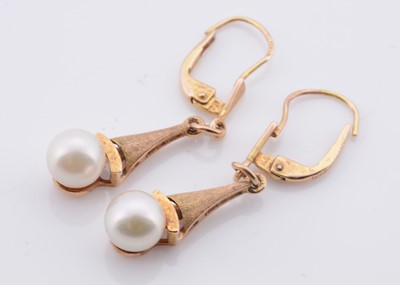 Lot 198 - A pair of cultured pearl drop earrings