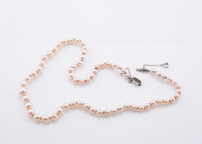 Lot 203 - A graduated cultured pearl necklace