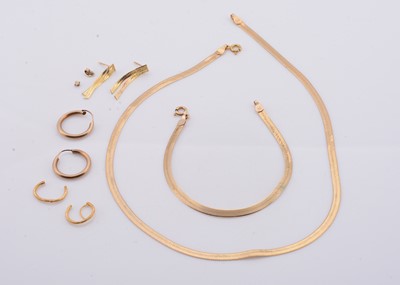 Lot 209 - A 9ct gold flattened snake chain necklace & bracelet