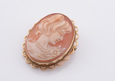 Lot 213 - A 9ct gold mounted cameo brooch