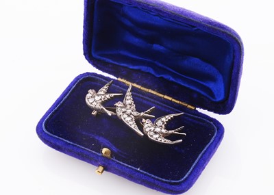Lot 221 - A white metal three swallows in flight, diamond set brooch
