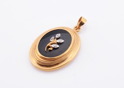 Lot 224 - An 18ct gold oval French diamond set locket