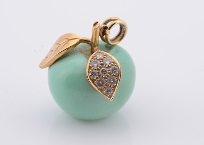 Lot 226 - A hardstone/serpentine variety, bowenite apple pendant with diamond set leaf