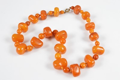 Lot 250 - A string of butterscotch amber beads