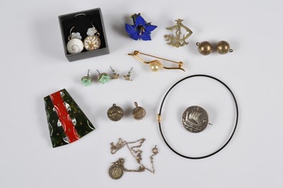 Lot 259 - A  silver Viking ship brooch & with white metal  Sian bullet money & collection of costume jewellery