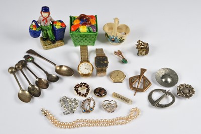 Lot 260 - A Grannie mother of pearl brooch & collection of costume jewellery