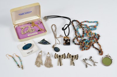 Lot 263 - A collection of silver & costume jewellery