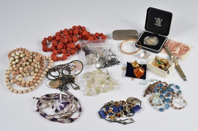 Lot 264 - A silver £5 coin & 9ct rolled gold bracelet & a large collection of beaded stone jewellery