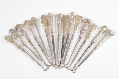 Lot 268 - Fifteen silver handled art nouveau style button hooks