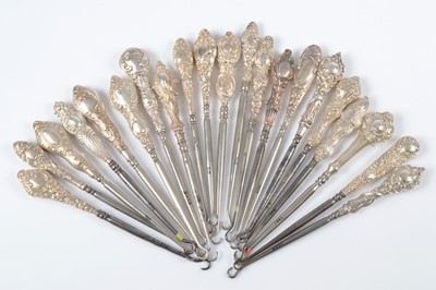Lot 270 - Twenty one silver handled button hooks