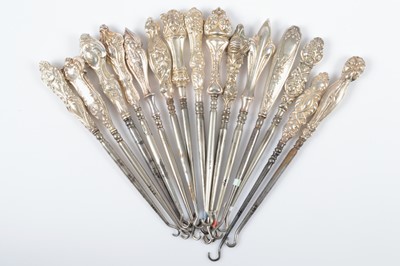 Lot 277 - Fifteen silver handled art nouveau style button hooks