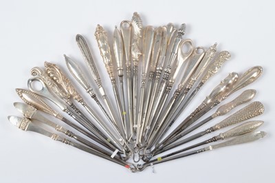 Lot 279 - Twenty six silver handled button hooks