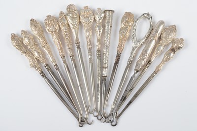 Lot 281 - Fourteen silver handled button hooks