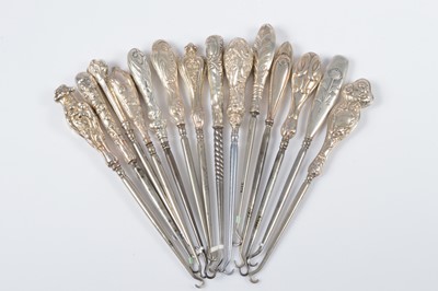 Lot 284 - Fourteen silver handled art nouveau and art deco style handled button hooks