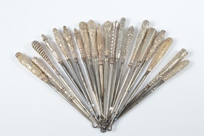Lot 287 - Twenty silver handled steel button hooks