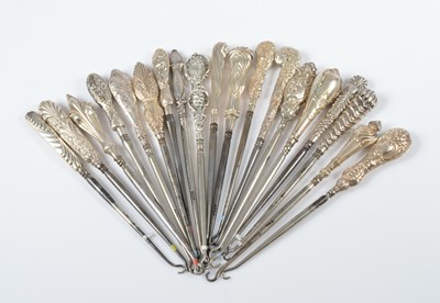 Lot 291 - Nineteen silver handled art nouveau style steel button hooks