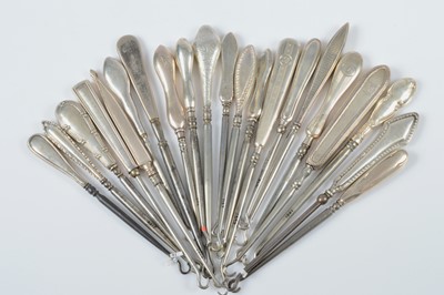 Lot 293 - A collection of plain silver handled steel button hooks