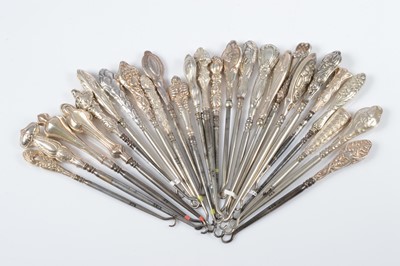 Lot 295 - A collection of art nouveau style silver handled button hooks