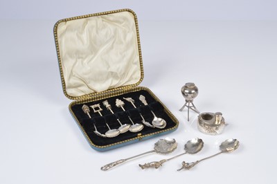 Lot 327 - A group of Far Eastern small items and other silver items