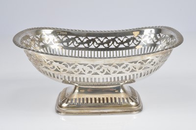 Lot 365 - A George V silver footed bowl