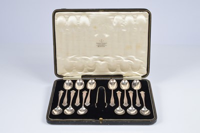 Lot 366 - A George V silver set of twelve teaspoons with a pair of sugar tongs