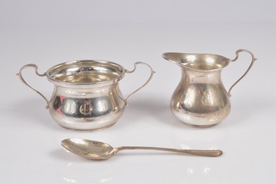 Lot 368 - A George V silver sugar basin and milk jug by S.B & S Ltd