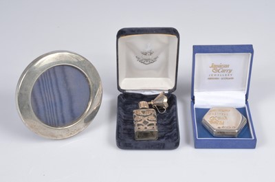 Lot 371 - Two modern silver collectable items