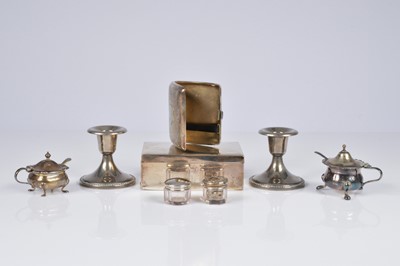 Lot 373 - A George V silver mounted table cigarette box and other items