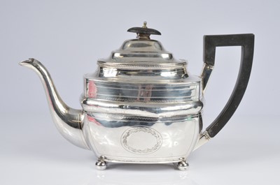 Lot 391 - A George III silver teapot by Godbehere & Wigan & Boult