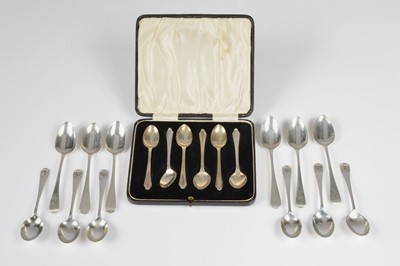 Lot 392 - Three sets of silver tea and coffee spoons