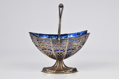 Lot 403 - An Edwardian silver swing handled bon bon dish