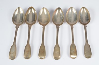 Lot 417 - A harlequin set of Georgian silver table spoons