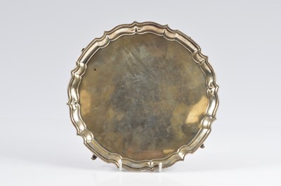 Lot 421 - A George V silver salver