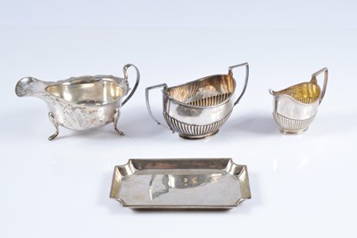 Lot 422 - A collection of silver